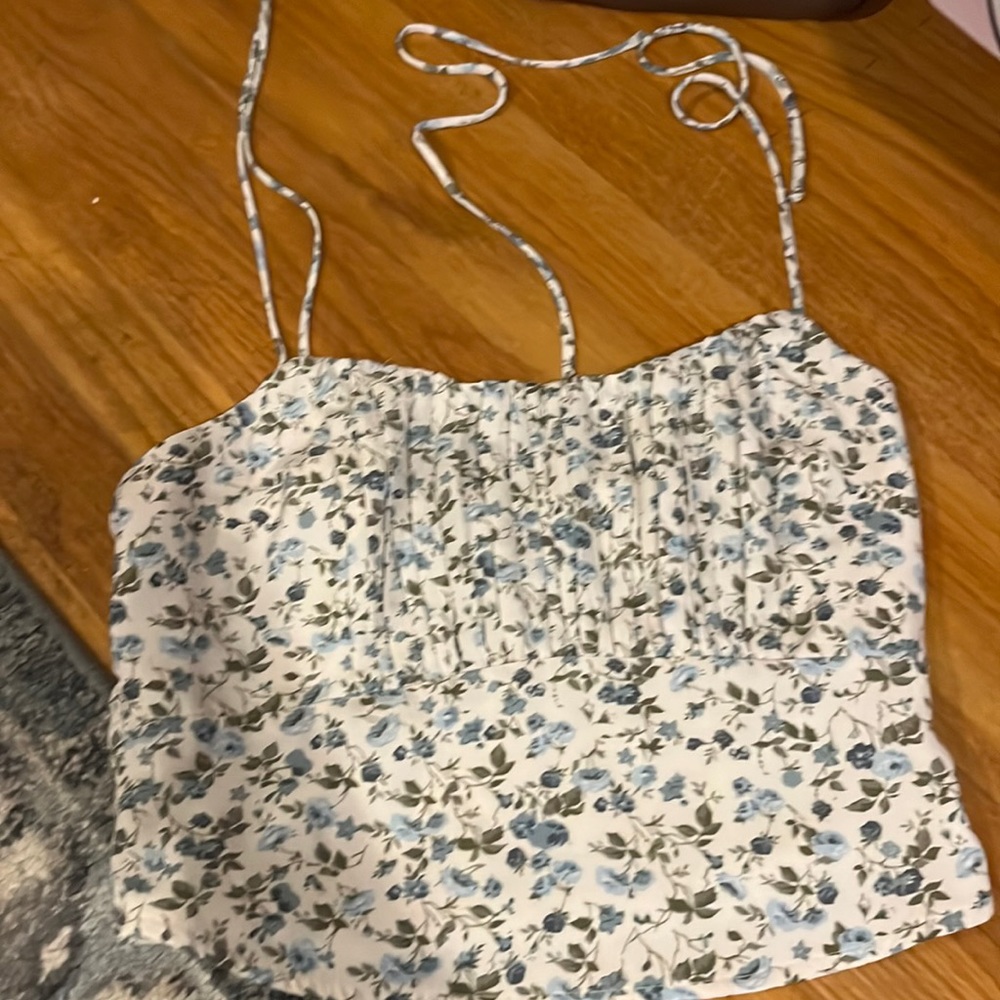 Crop top size small